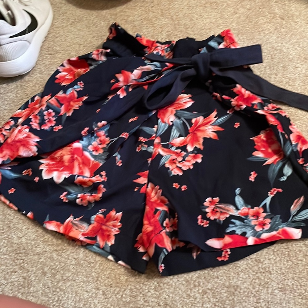NWT Floral Skort